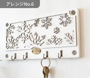 AI画像生成を活用して制作した雪の結晶デザインの木製キーフック
