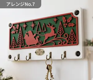 冬の森をテーマにしたクリスマスの木製キーフック
