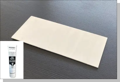 白色塗装後の木製キーフック用パーツ